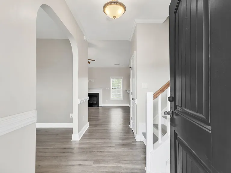 127 Ganton Dr — Photo 5