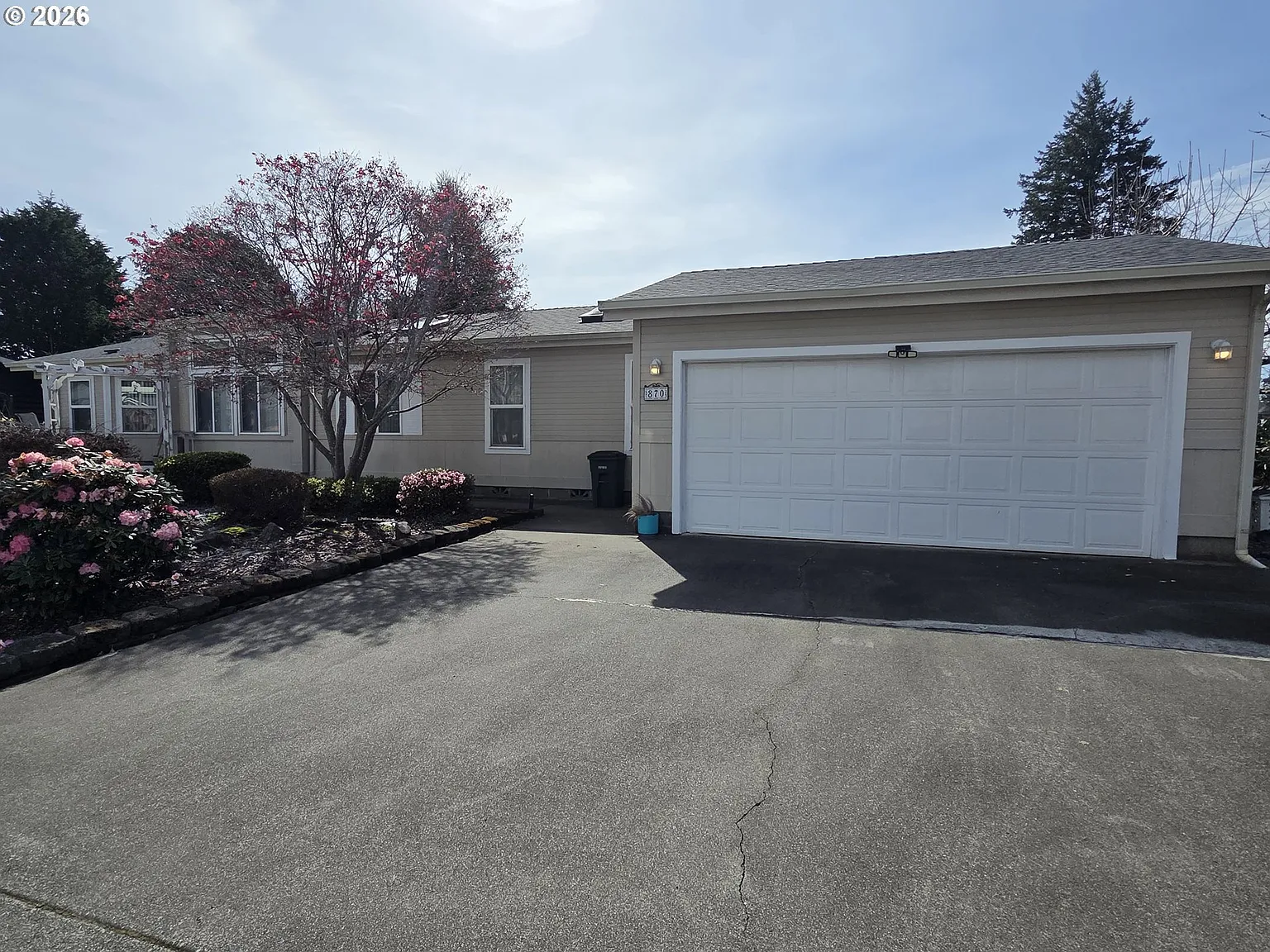 870 Hassett St photo 1