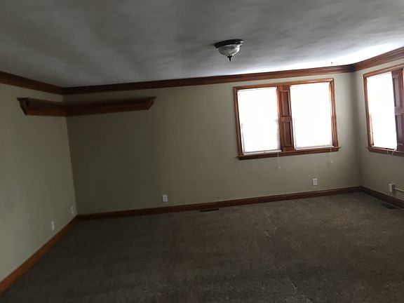 5th image of 210 W South St