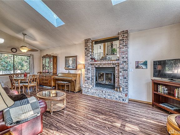 5th image of 16205 97th Avenue Ct E
