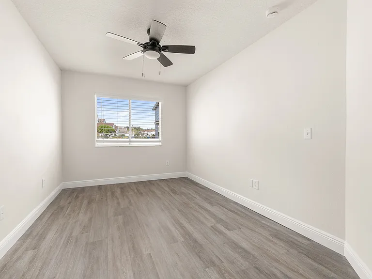 142 Mango Dr — Photo 18