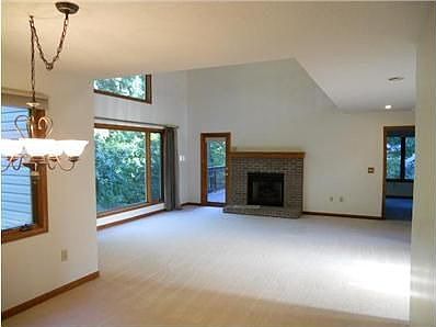 5th image of 590 Kimberly Ct