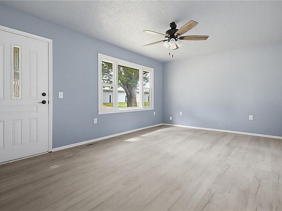 4th image of 2700 Meadowlark Ln