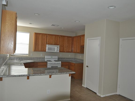 4th image of 1947 Silver Crest Ct