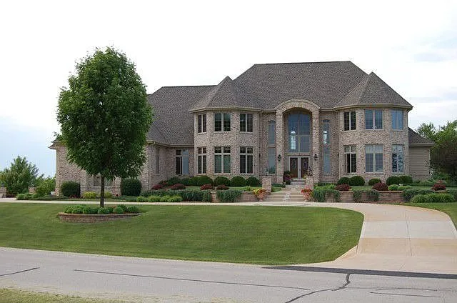 W295S5445 Holiday Oak Dr photo 1