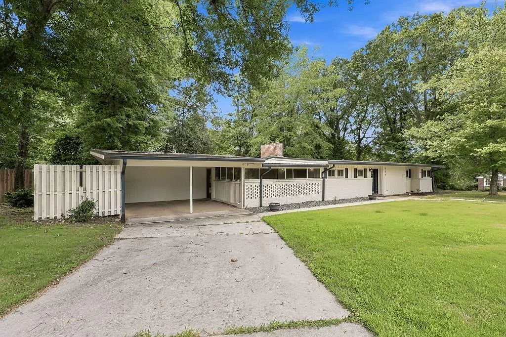 3 bed, 2.0 bath, $2,500 — Photo 1