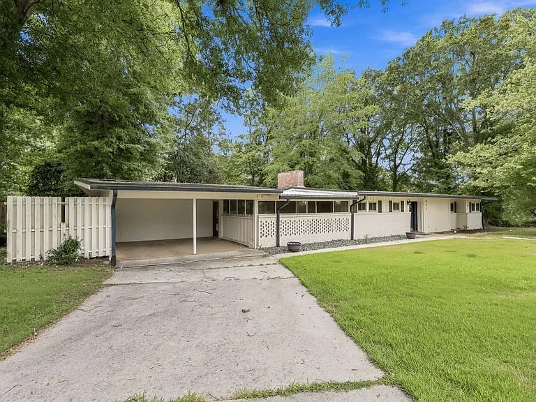 989 Rudolph St — Photo 1