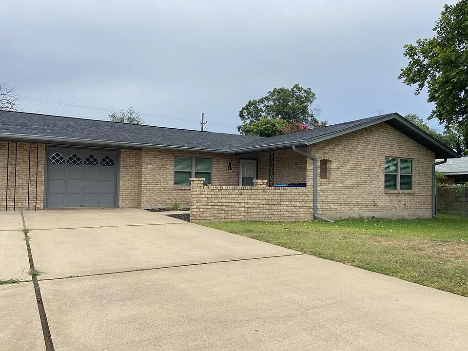 205 A&b N Manor Dr