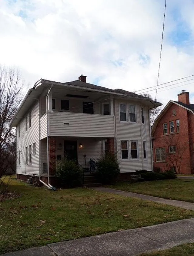 2045 Marengo St photo 1