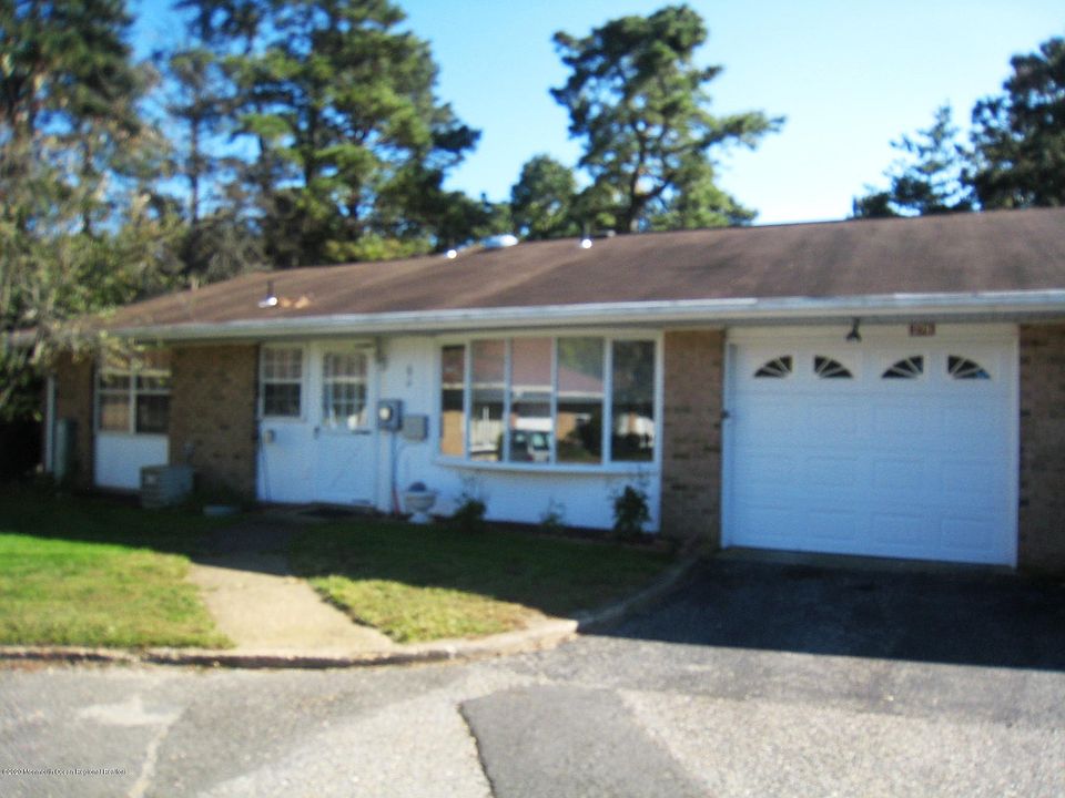 1st image of 27B Gramercy Ln #B