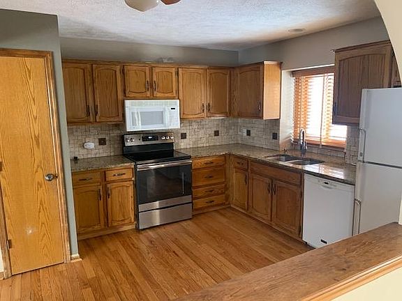 3rd image of 15239 Ontario St