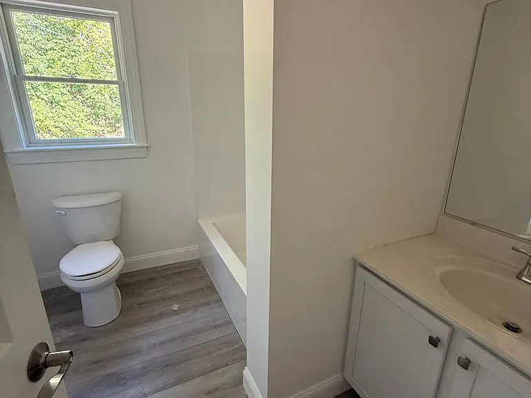 326 Oakland Rd — Photo 10