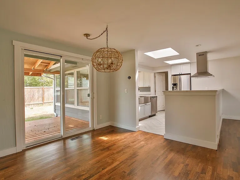 639 NE Otis St — Photo 8