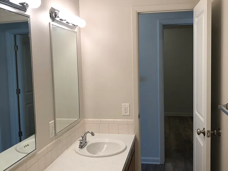 619 Oak St #4 — Photo 10