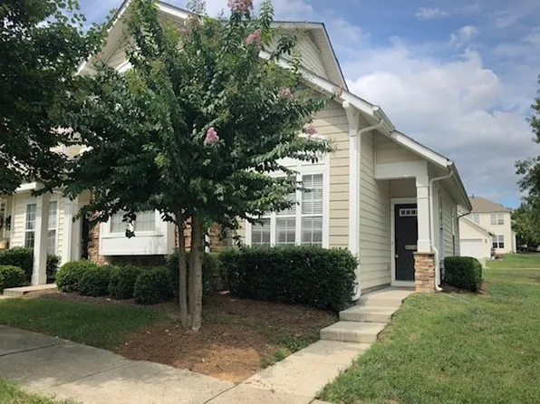 1081 Woodglen Ln, Matthews, NC 28104