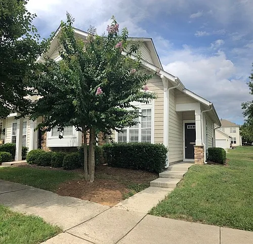 1081 Woodglen Ln Photo 1