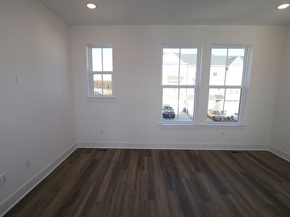 4th image of 9401 Pacific Elm St