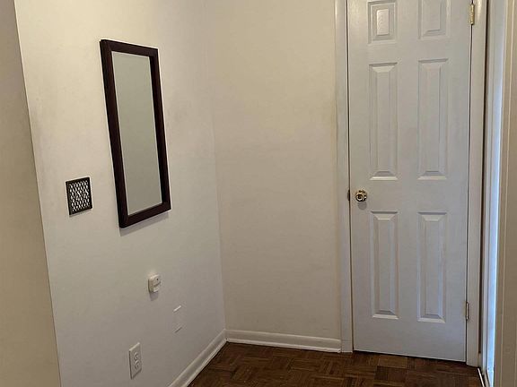 4th image of 301 Harbor Heights Dr APT 3A