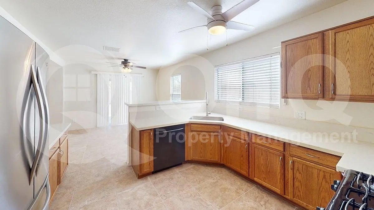 3 bed, 2.0 bath, 1813 sqft, $1,675 — Photo 4