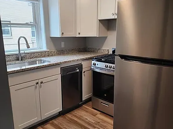 505 Riverview Dr #5, Plainwell, MI 49080