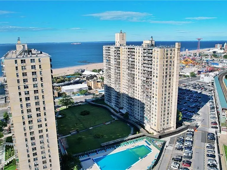 601 Surf Ave #21 — Photo 3