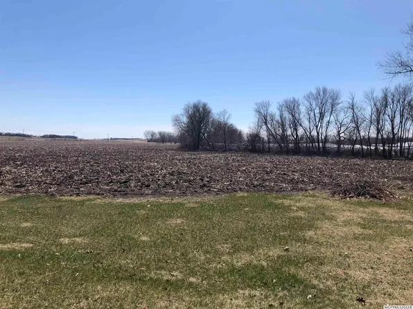 1500 S 8th St, Clear Lake, IA 50428