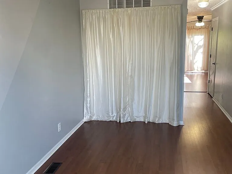 2134 Oakcrest Cir — Photo 3