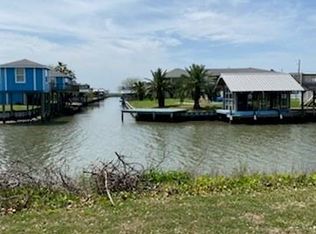 1107 Buddy Kirk Dr, Crystal Beach, TX 77650