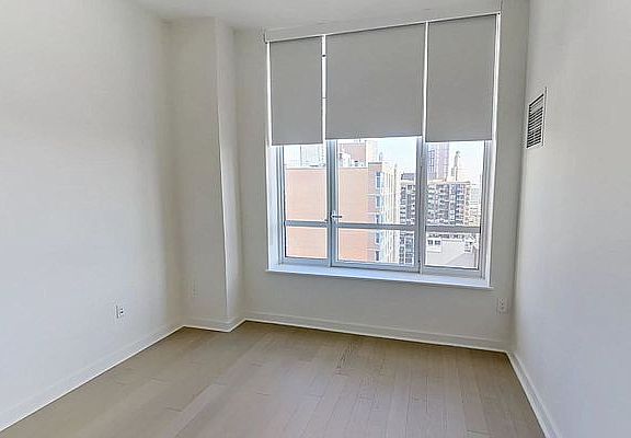 5th image of 45 Hoyt St #17B