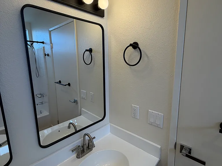 8010 Owensmouth Ave #7 — Photo 18