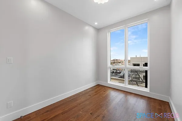 Rented by SpaceReqs LLC | media 16