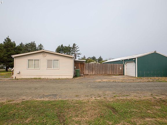 3rd image of 90899 Hollywood Ln