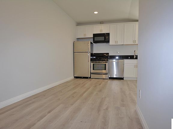 5th image of 2828 Altura Ave #C
