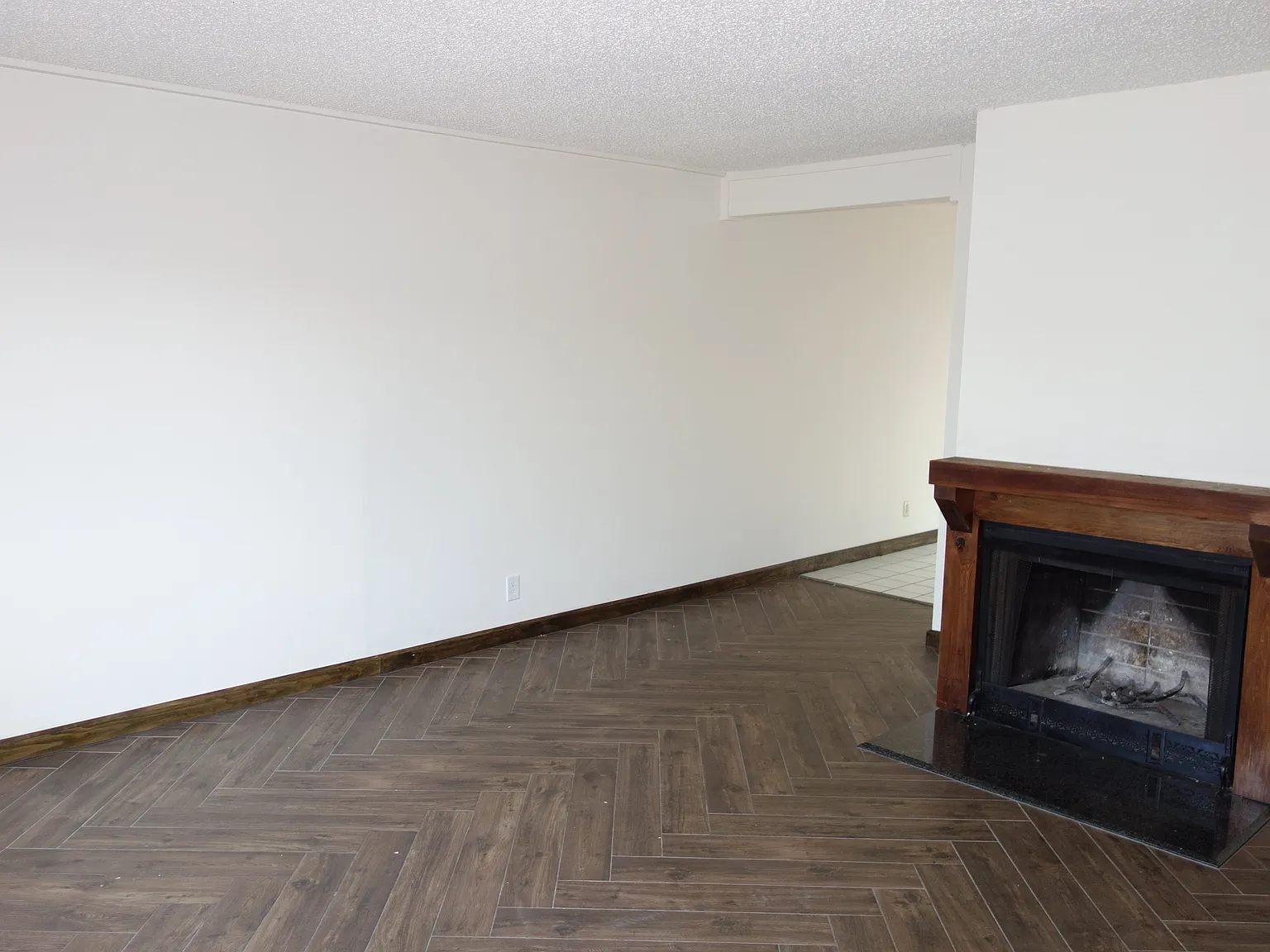 2 bed, 1.5 bath, 1000 sqft, $1,200 — Photo 2