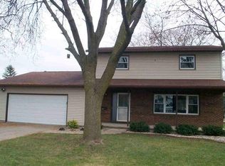 1295 Grandview Ct, Sun Prairie, WI 53590