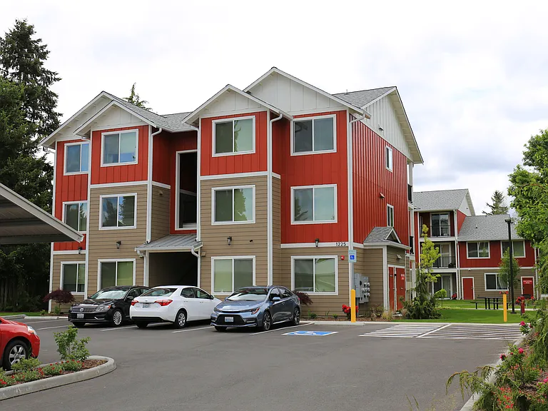 Golf Club Apartments — Photo 15
