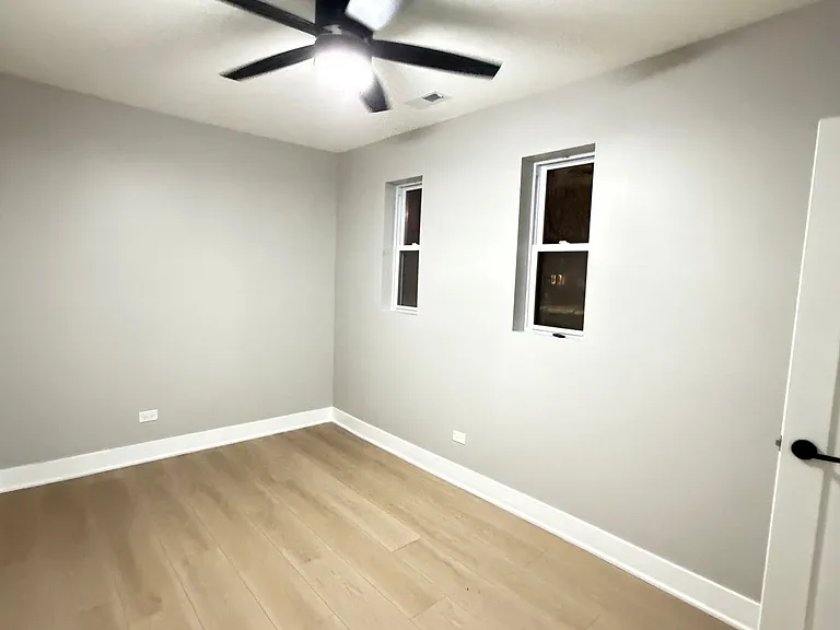 6350 S Saint Lawrence Ave — Photo 6