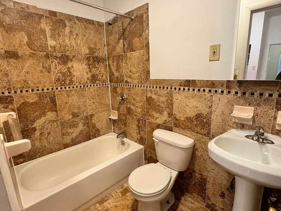 1st image of 424 E 73rd St #3