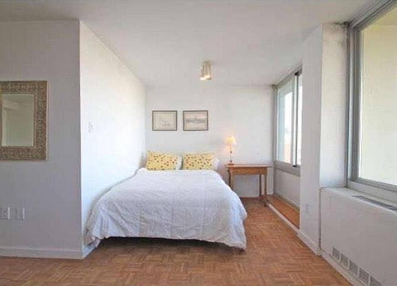 4th image of 604-36 S Washington Sq #1404