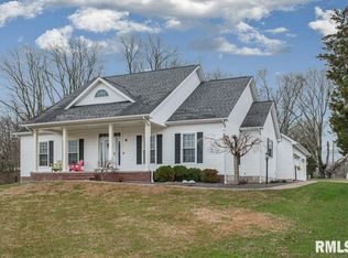 8 Indian Trail Dr, Mount Vernon, IL 62864