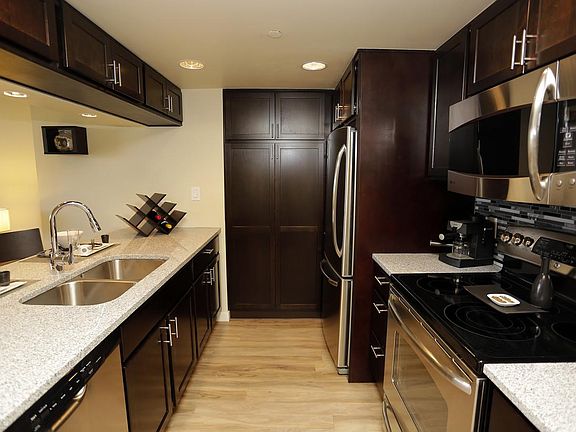 5th image of 100 S Madison St #501