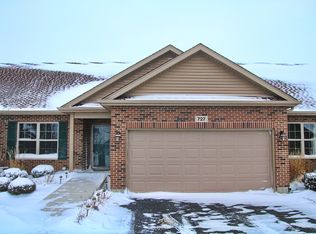 727 Nancy Ct, Sycamore, IL 60178