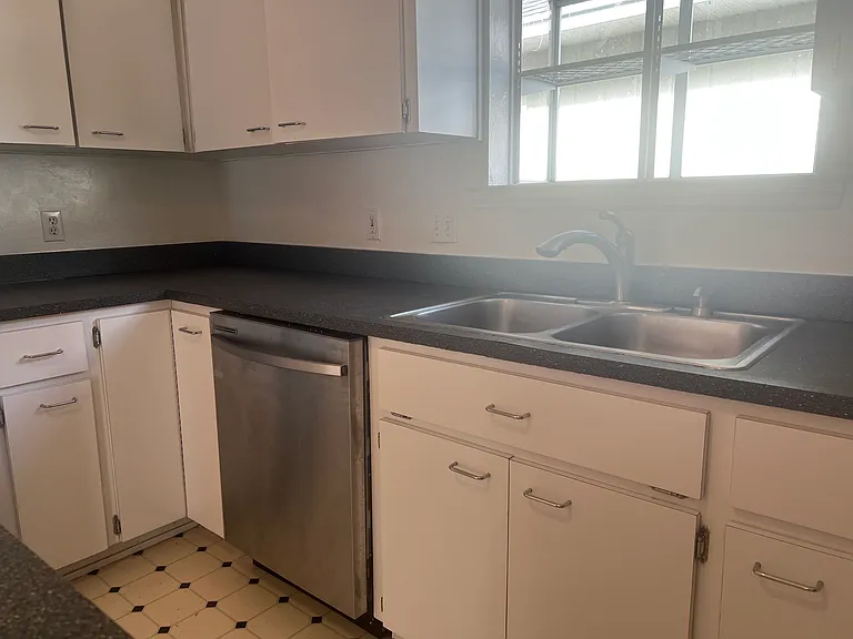 2857 SW 40th Pl — Photo 8