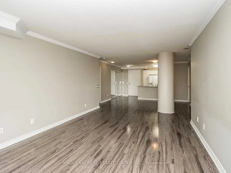 35 Kingsbridge Garden Cir #312 — Photo 11