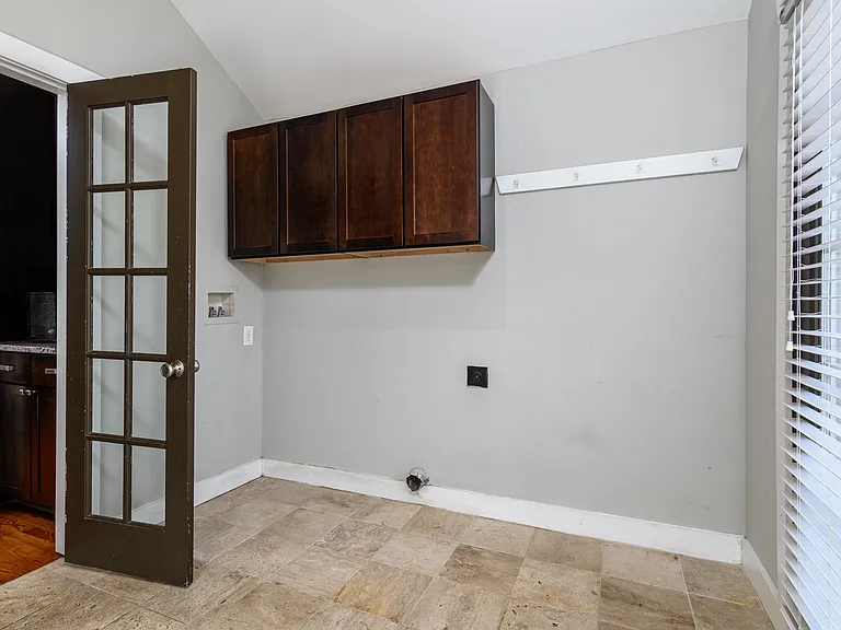 327 Mill Rd — Photo 16