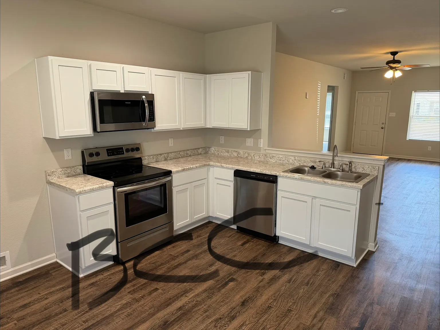 4 bed, 1800 sqft, $1,550 — Photo 2