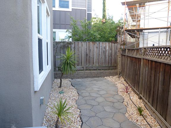 3rd image of 581 Sapphire St