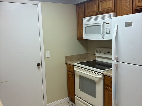 5th image of 3937 Country Pl SW APT A