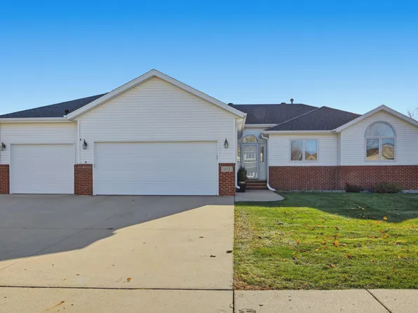 1102 46th Ave N, Fargo, ND 58102