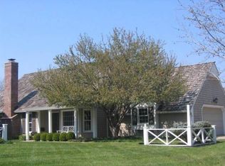 319 Woodlawn Dr, Lawrence, KS 66049